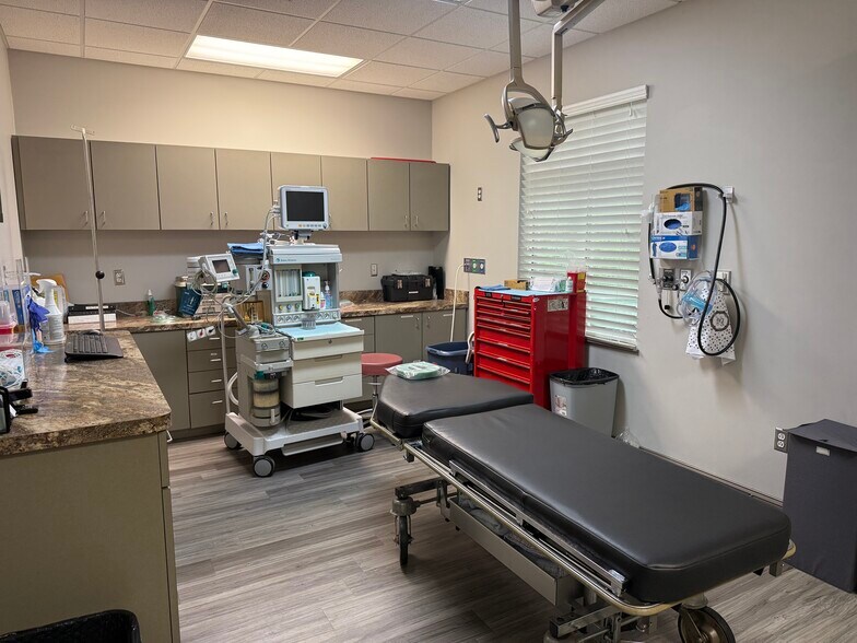 More Photos Of 201 Oakside Ln, Canton Medical For Lease