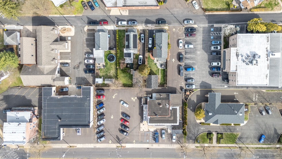 More Photos Of 203 W State St, Doylestown General Retail For Sale