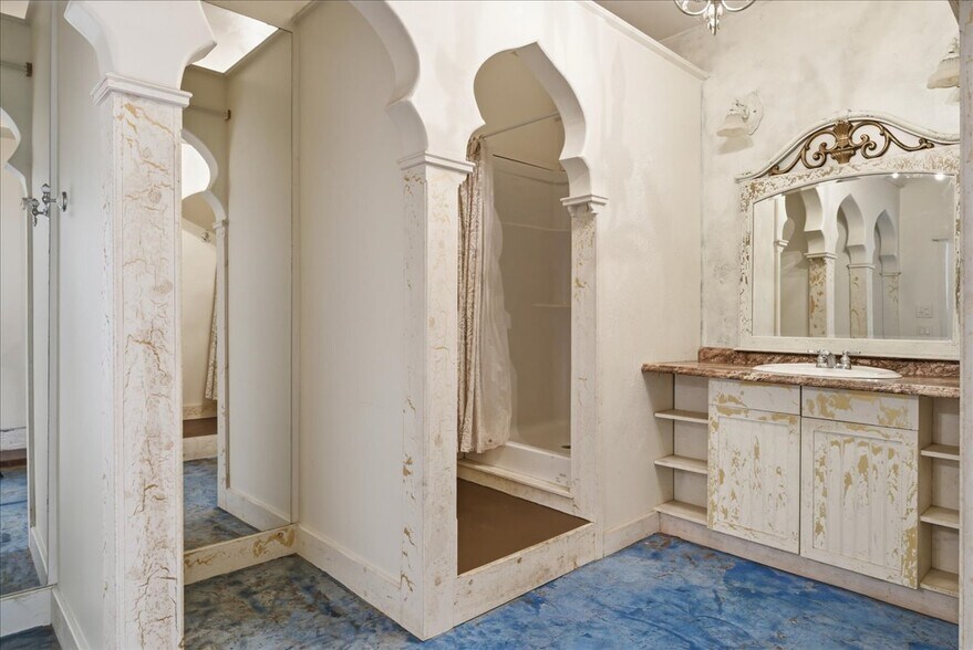 More Photos Of 145 N Market St, Wailuku Storefront Retail Residential For Lease