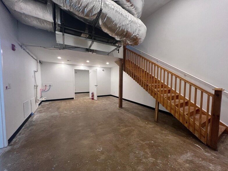 More Photos Of 411 Jericho Tpke, New Hyde Park Storefront Retail Office For Sale