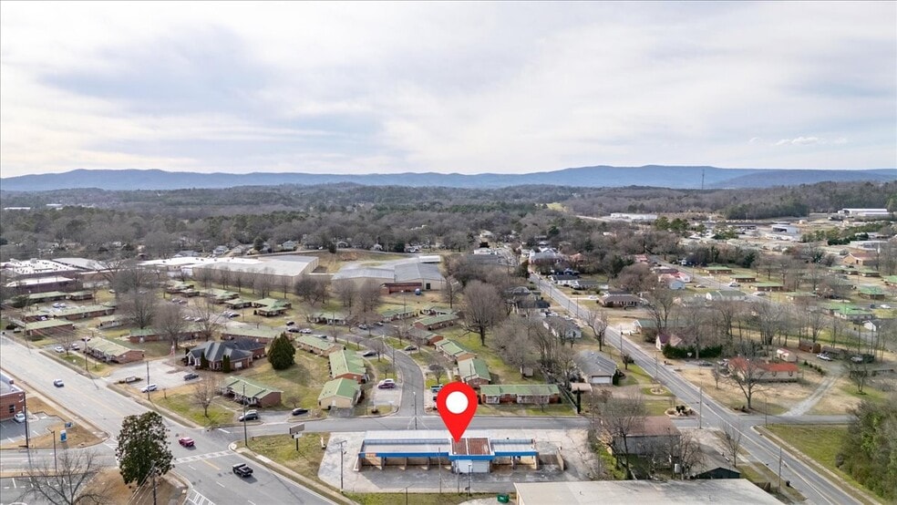 More Photos Of 102 S Fair St, Calhoun Carwash For Sale