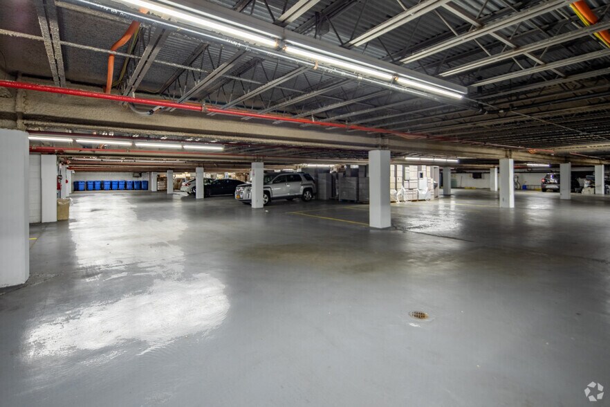 More Photos Of 6323 7th Ave, Brooklyn Office For Lease