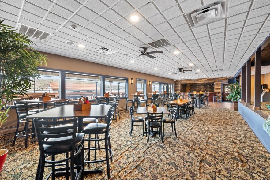 More Photos Of 31 Lakeside Dr, Harveys Lake Restaurant For Sale