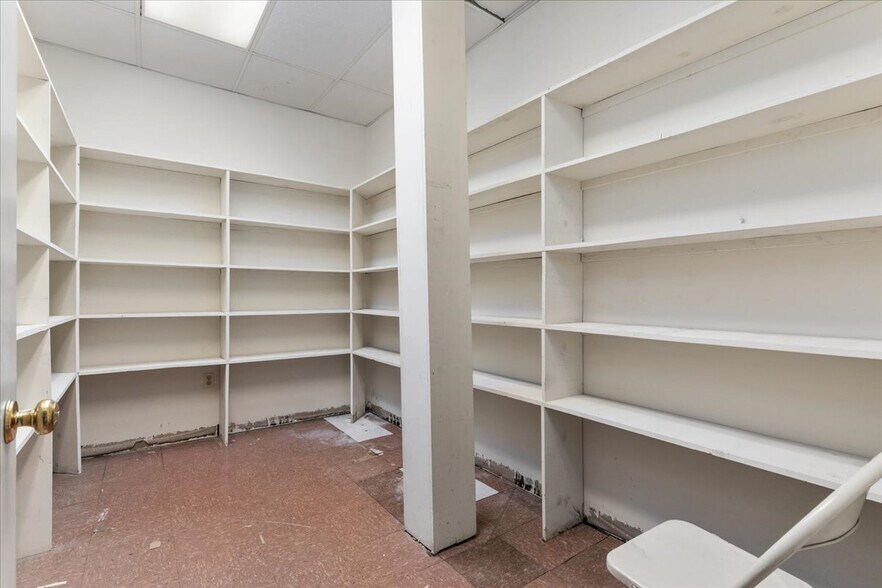 More Photos Of 11 Water St, Front Royal Loft Creative Space For Lease