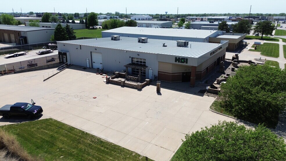 More Photos Of 16180 Laurel St, Waukee Flex For Lease