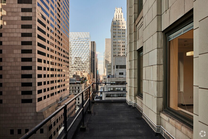 More Photos Of 400 Madison Ave, New York Office For Lease
