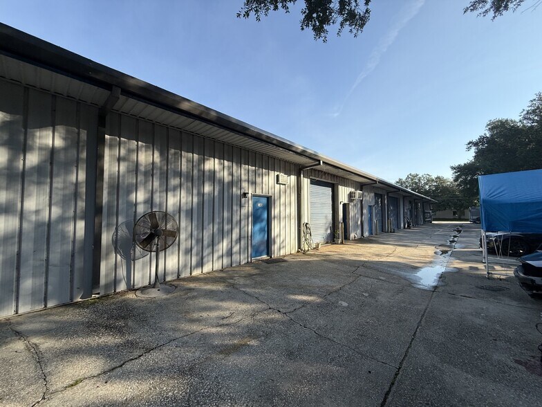 More Photos Of 5508 Benchmark Ln, Sanford Warehouse For Sale