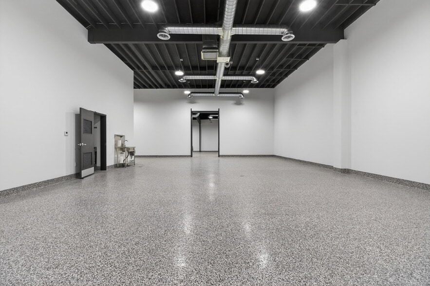 More Photos Of 703 S Main St, Burbank Showroom For Sale