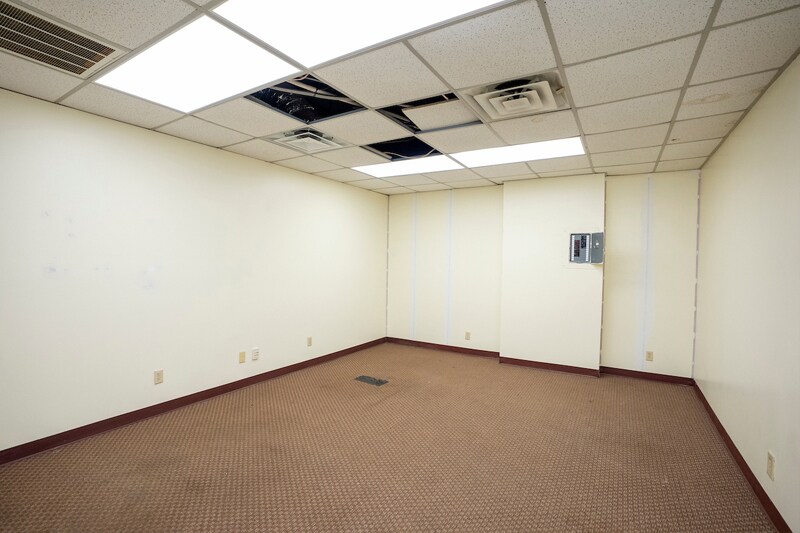 More Photos Of 333 Waller Ave, Lexington Medical For Sale