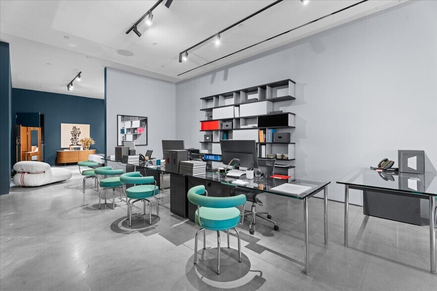More Photos Of 145 N Robertson Blvd, West Hollywood Storefront For Lease