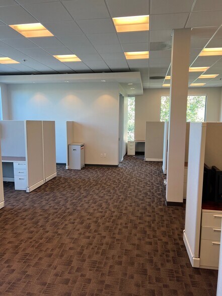 More Photos Of 830 Roosevelt Ave, Irvine Office For Sale