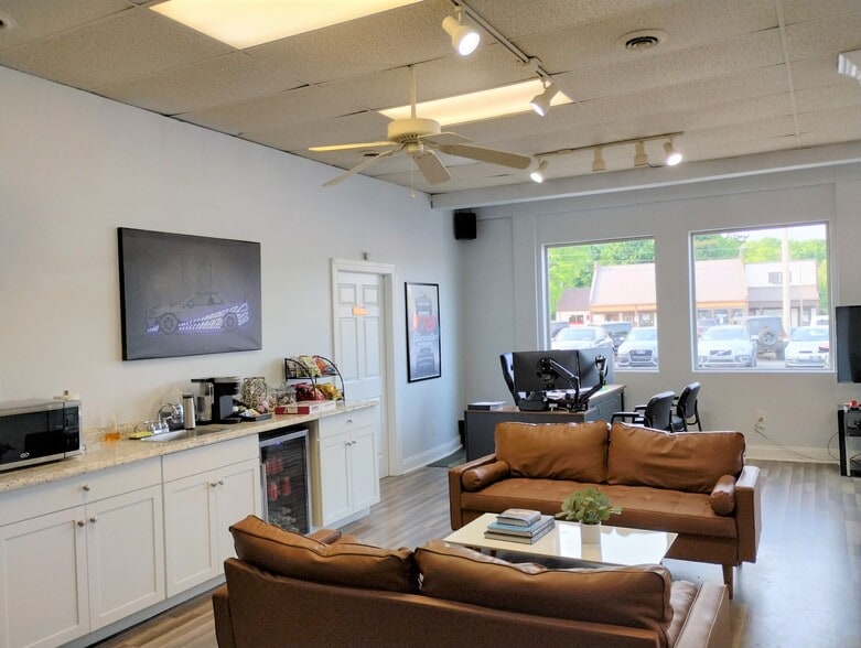 More Photos Of 195 New Castle Rd, Butler Storefront Retail Office For Sale