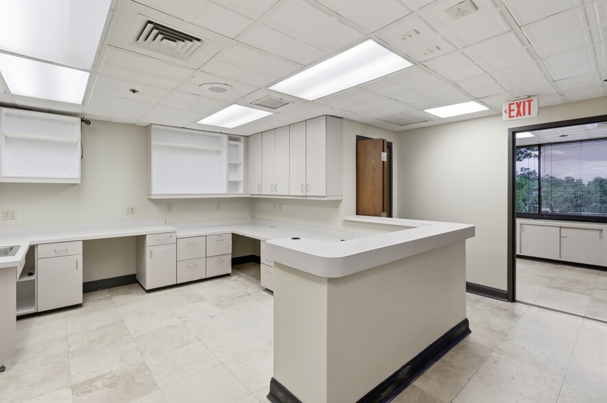 More Photos Of 661 E Altamonte Dr, Altamonte Springs Medical For Sale