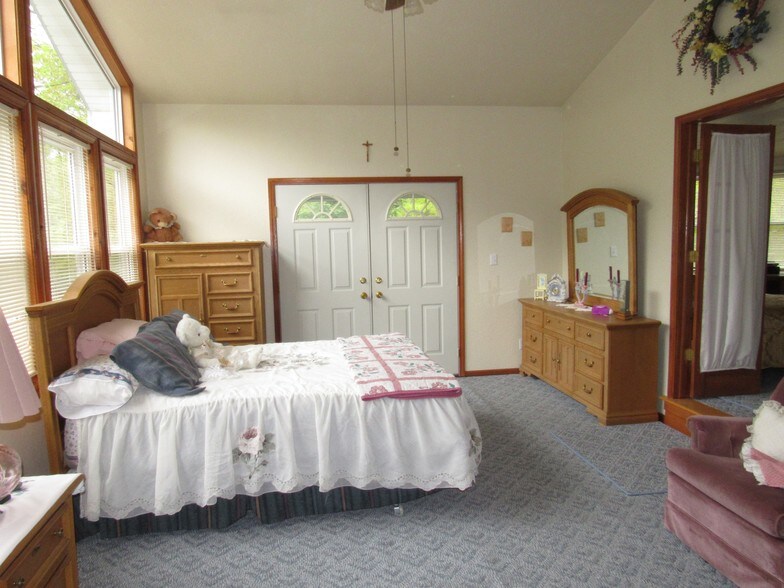 More Photos Of 4497 S US Highway 23, Greenbush Hotel For Sale