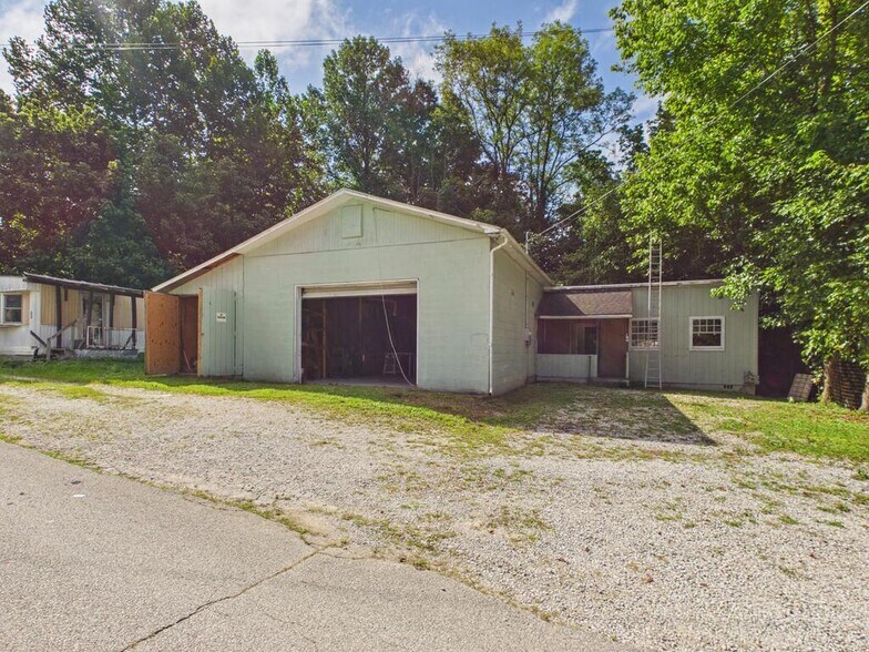 More Photos Of 175 3rd St, Louisa Storefront Retail Residential For Sale