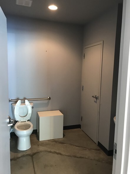 More Photos Of 1603 Ranch Road 620 N, Lakeway Office For Lease