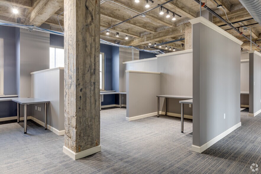 More Photos Of 624 S Boston Ave, Tulsa Office For Sale