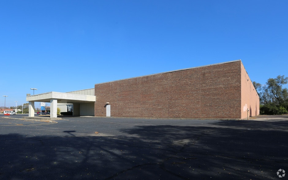 Primary Photo Of 1711-1741 S University Blvd, Middletown Showroom For Lease