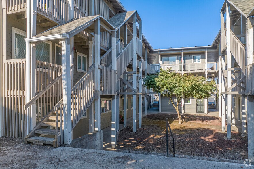 More Photos Of 2520 Hyacinth St NE, Salem Apartments For Sale
