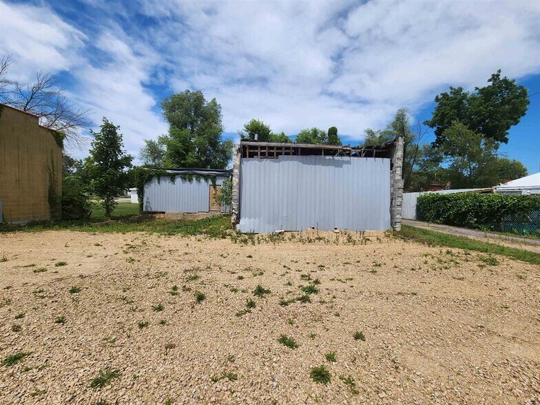 More Photos Of 207 Exchange st, Blue River Warehouse For Sale