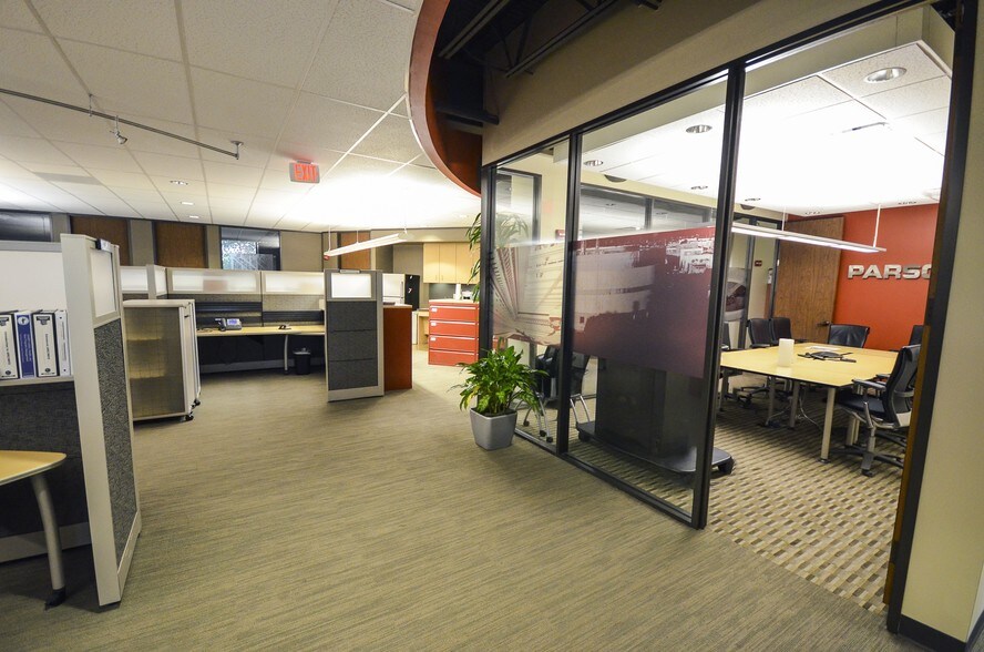 More Photos Of 8000 Centre Park Dr, Austin Office For Lease