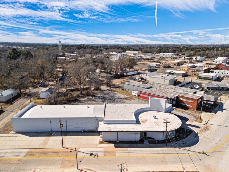More Photos Of 500 E Main St, Kilgore Office For Lease