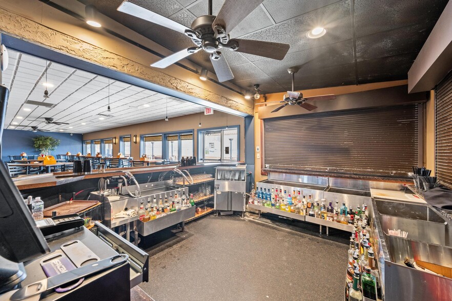 More Photos Of 31 Lakeside Dr, Harveys Lake Restaurant For Sale