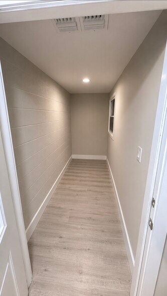More Photos Of 7241-7257 Gabe Ct, Manassas Warehouse For Lease