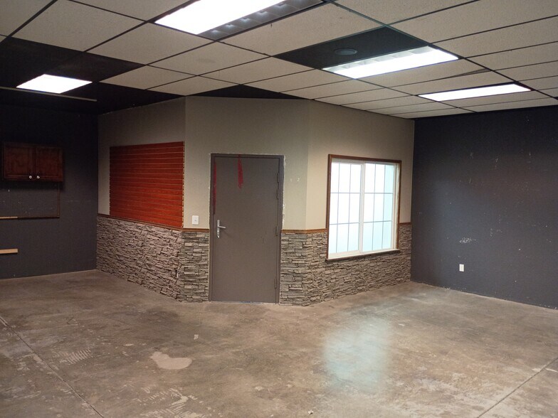 More Photos Of 5740 Logan St, Denver Warehouse For Lease