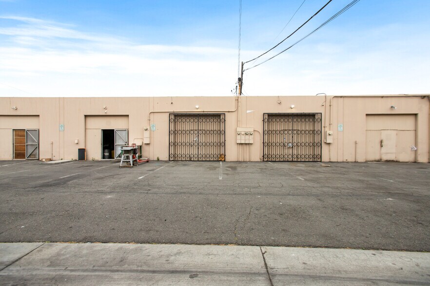 More Photos Of 14932 Dillow St, Westminster Industrial For Sale