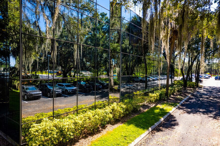 More Photos Of 3804 Coconut Palm Dr, Tampa Unknown For Lease