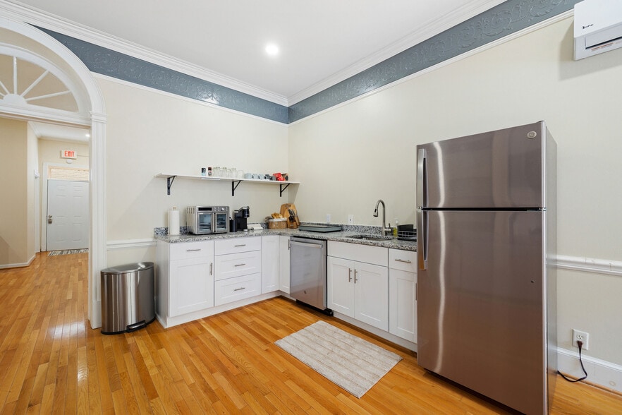 More Photos Of 23-25 W Old St, Petersburg Apartments For Sale