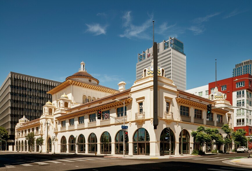 More Photos Of 1111 S Broadway, Los Angeles Loft Creative Space For Lease