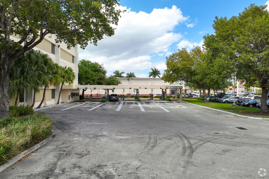 More Photos Of 8700 W Flagler St, Miami Office For Lease
