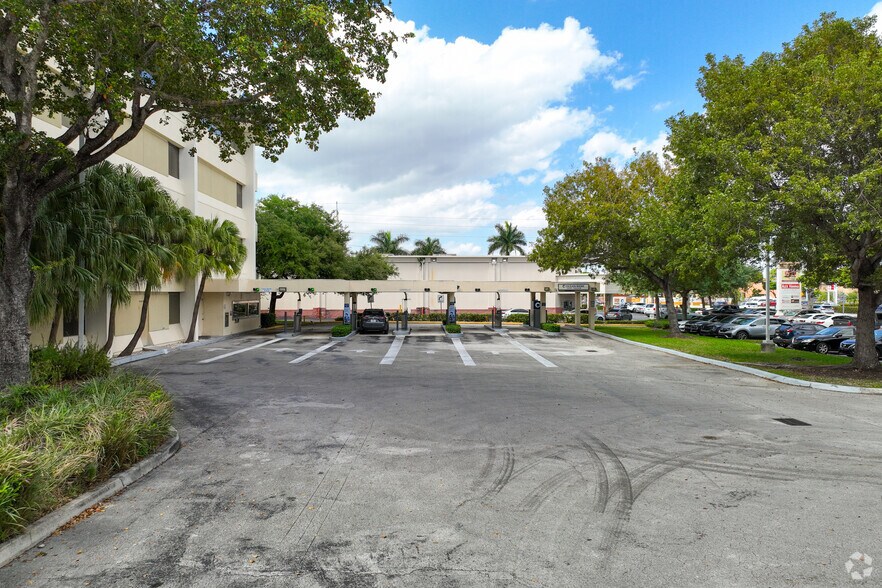 More Photos Of 8700 W Flagler St, Miami Office For Lease