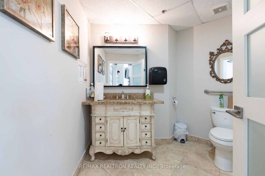 More Photos Of 11685 Yonge St, Richmond Hill Office For Sale