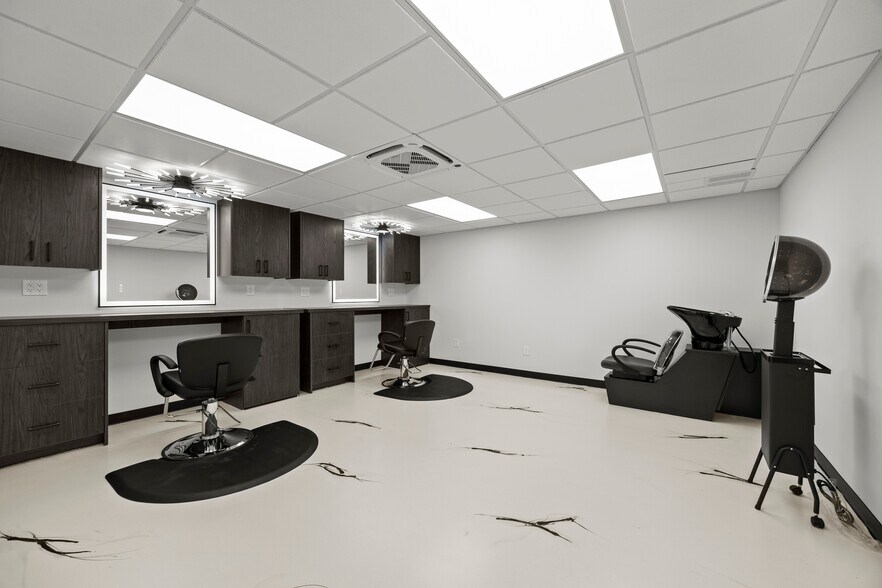 More Photos Of 4588 Kenny Rd, Columbus Storefront Retail Office For Sale