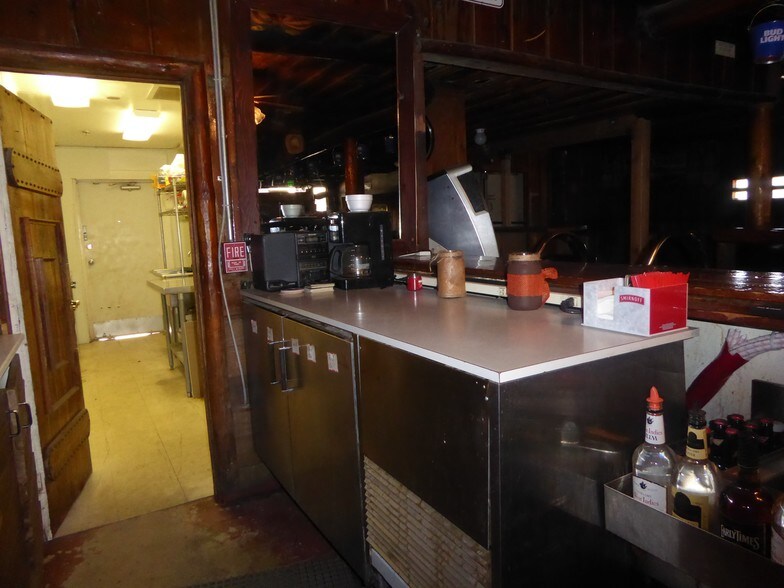 More Photos Of 607 W Main St, Payson Bar For Sale