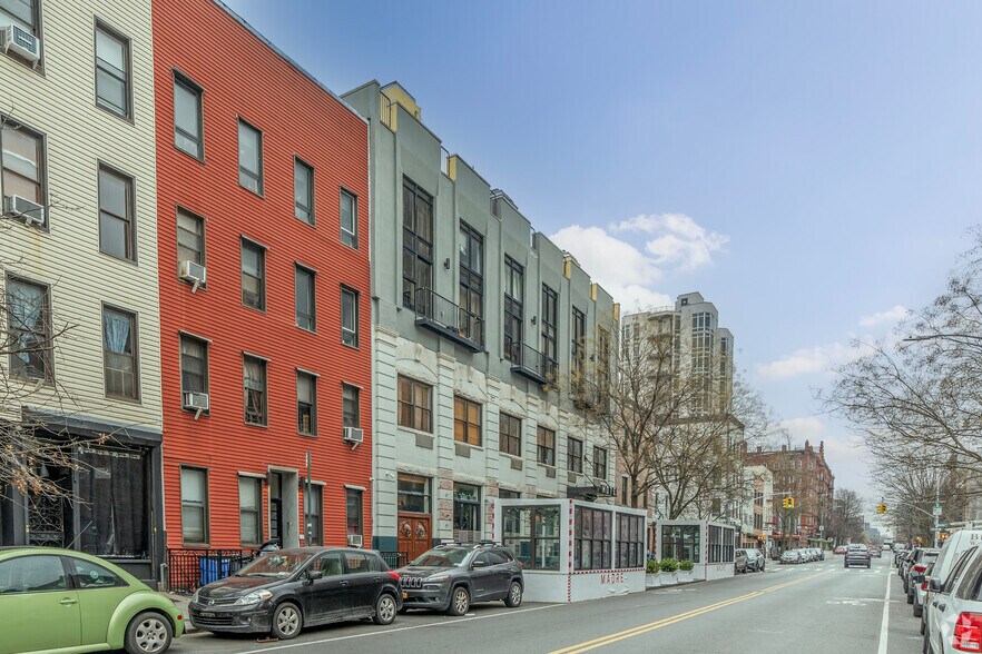 Primary Photo Of 214 Franklin St, Brooklyn Hotel For Lease