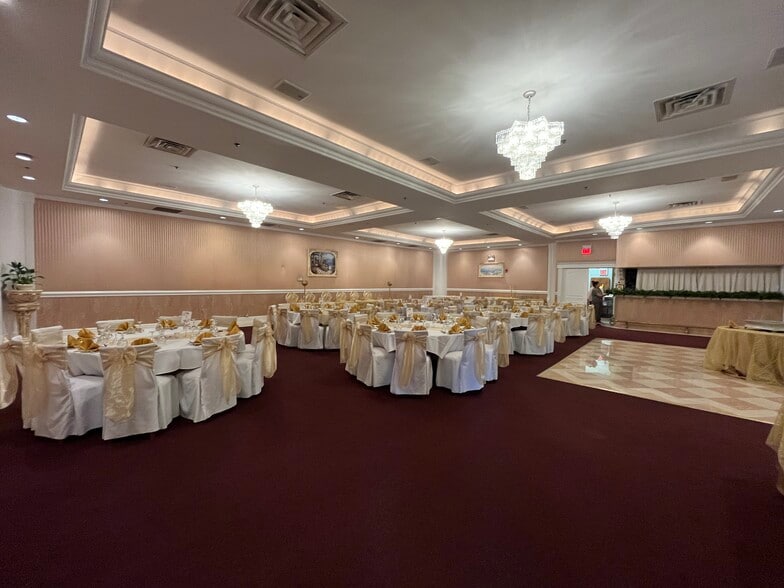 More Photos Of 3237 S Harlem Ave, Berwyn Specialty For Sale