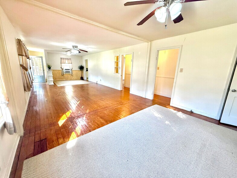 More Photos Of 9278 N Highway 77, Lexington Flex For Sale