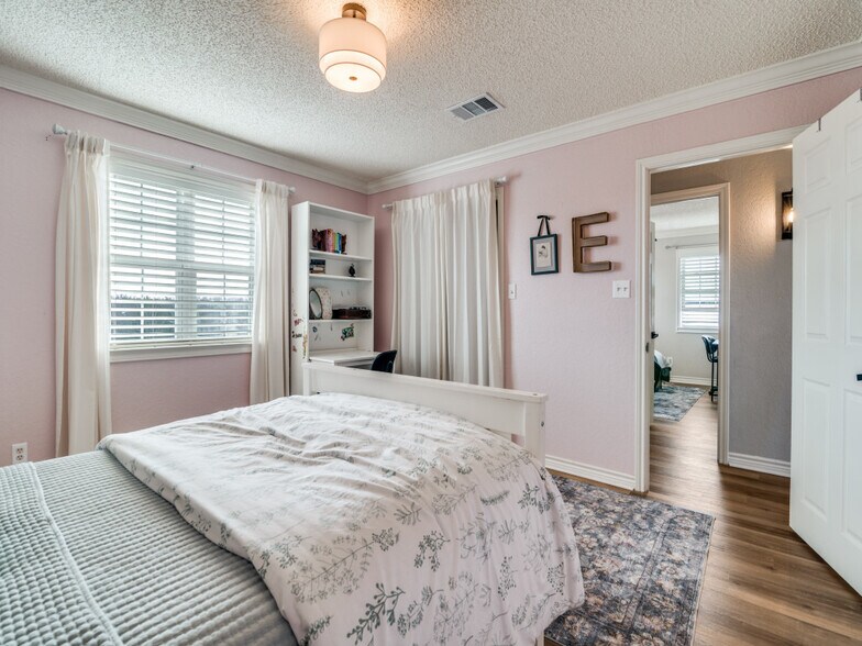 More Photos Of 1840 County Road 4309 N, Greenville Flex For Sale