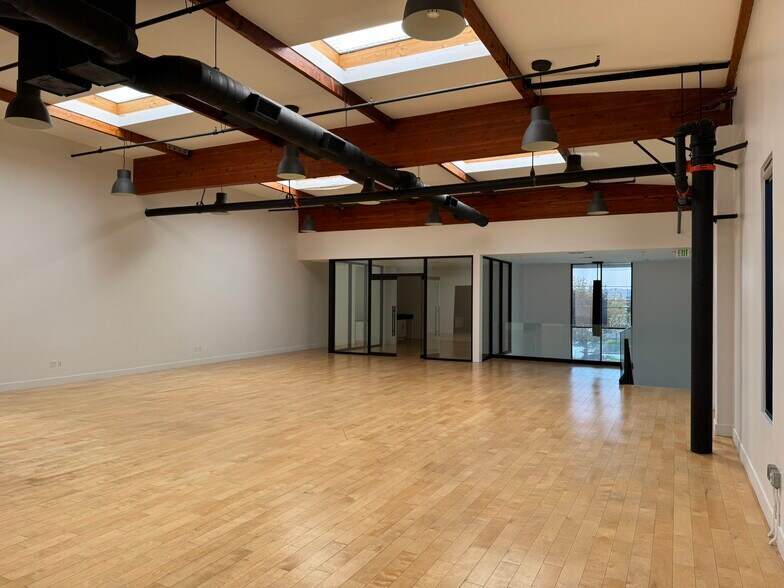 More Photos Of 345 N Baldwin Park Blvd, City of Industry Manufacturing For Lease