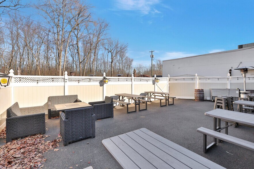 More Photos Of 148-164 E Route 59, Nanuet Freestanding For Sale