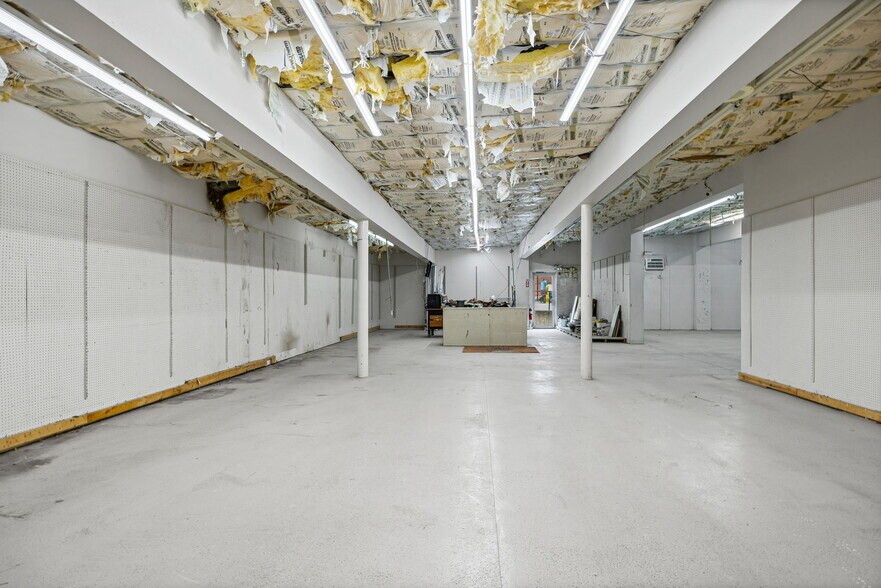 More Photos Of 215 W Franklin St, Delphi Flex For Sale