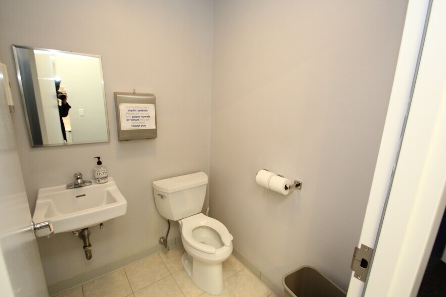 More Photos Of 87 Main St, North Reading Light Manufacturing For Sale