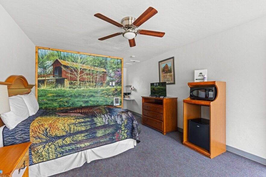 More Photos Of 787 N Central Blvd, Coquille Hotel For Sale