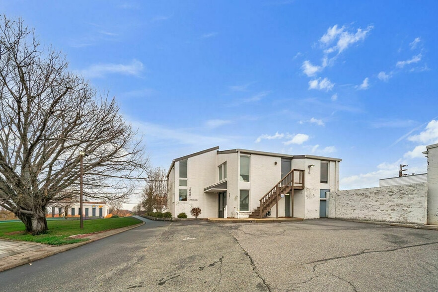 More Photos Of 10801 Connecticut Ave, Kensington Office For Sale