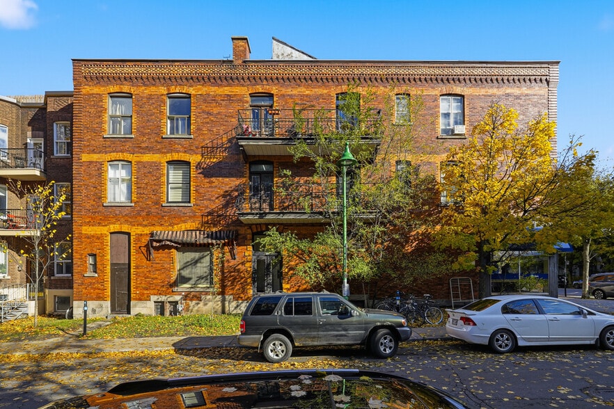 More Photos Of 1075-1089 Av Bernard, Montréal Storefront Retail Residential For Sale