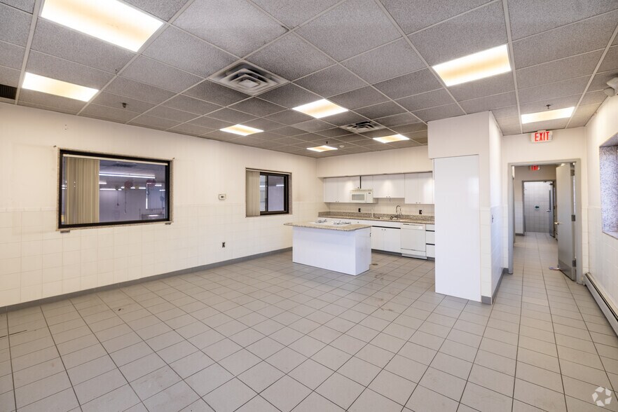 More Photos Of 609 10th St, Union City Industrial For Sale